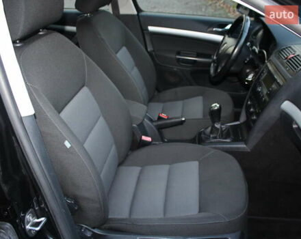 Черный Шкода Октавия, объемом двигателя 1.6 л и пробегом 215 тыс. км за 6390 $, фото 105 на Automoto.ua