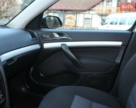 Черный Шкода Октавия, объемом двигателя 1.6 л и пробегом 215 тыс. км за 6390 $, фото 66 на Automoto.ua