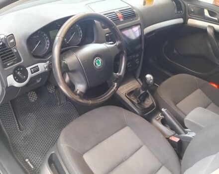 Черный Шкода Октавия, объемом двигателя 1.6 л и пробегом 235 тыс. км за 4800 $, фото 3 на Automoto.ua