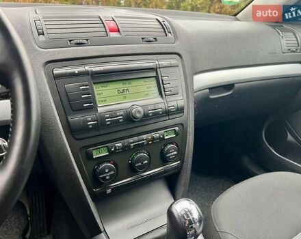 Черный Шкода Октавия, объемом двигателя 1.6 л и пробегом 198 тыс. км за 6700 $, фото 90 на Automoto.ua