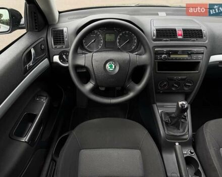 Черный Шкода Октавия, объемом двигателя 1.6 л и пробегом 201 тыс. км за 6900 $, фото 8 на Automoto.ua