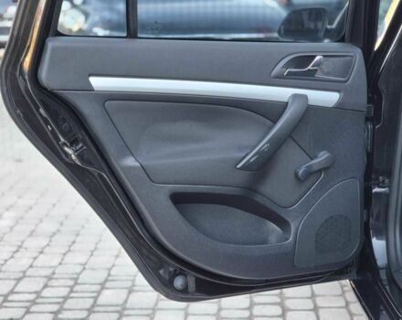 Черный Шкода Октавия, объемом двигателя 1.6 л и пробегом 239 тыс. км за 6955 $, фото 10 на Automoto.ua