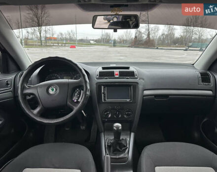 Черный Шкода Октавия, объемом двигателя 1.6 л и пробегом 246 тыс. км за 5500 $, фото 25 на Automoto.ua