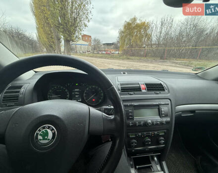 Черный Шкода Октавия, объемом двигателя 1.8 л и пробегом 197 тыс. км за 6500 $, фото 1 на Automoto.ua