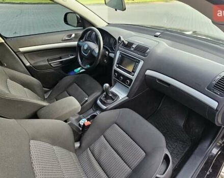 Черный Шкода Октавия, объемом двигателя 1.8 л и пробегом 216 тыс. км за 7700 $, фото 2 на Automoto.ua