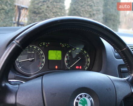 Черный Шкода Октавия, объемом двигателя 1.6 л и пробегом 215 тыс. км за 6390 $, фото 74 на Automoto.ua