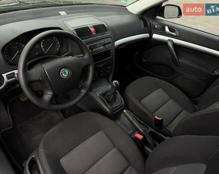 Черный Шкода Октавия, объемом двигателя 1.6 л и пробегом 201 тыс. км за 6900 $, фото 6 на Automoto.ua