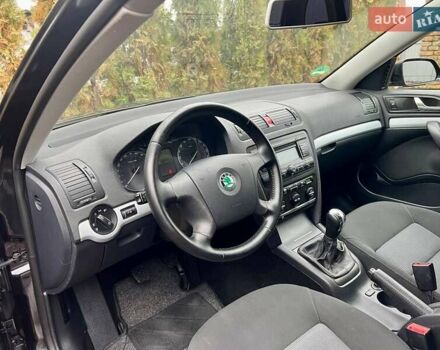 Черный Шкода Октавия, объемом двигателя 1.6 л и пробегом 198 тыс. км за 6700 $, фото 68 на Automoto.ua