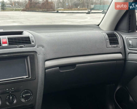 Черный Шкода Октавия, объемом двигателя 1.6 л и пробегом 246 тыс. км за 5500 $, фото 28 на Automoto.ua