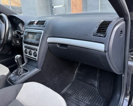 Черный Шкода Октавия, объемом двигателя 2 л и пробегом 280 тыс. км за 7000 $, фото 6 на Automoto.ua