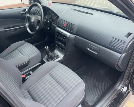 Черный Шкода Октавия, объемом двигателя 1.6 л и пробегом 201 тыс. км за 5900 $, фото 5 на Automoto.ua