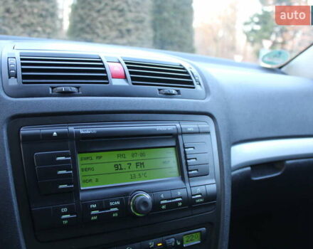 Черный Шкода Октавия, объемом двигателя 1.6 л и пробегом 215 тыс. км за 6390 $, фото 63 на Automoto.ua