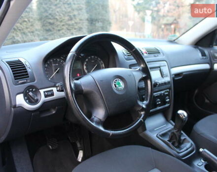 Черный Шкода Октавия, объемом двигателя 1.6 л и пробегом 215 тыс. км за 6390 $, фото 77 на Automoto.ua