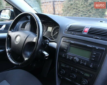 Чорний Шкода Октавія, об'ємом двигуна 1.6 л та пробігом 215 тис. км за 5990 $, фото 106 на Automoto.ua