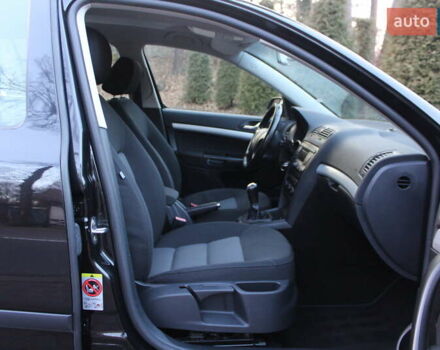 Черный Шкода Октавия, объемом двигателя 1.6 л и пробегом 215 тыс. км за 6390 $, фото 100 на Automoto.ua