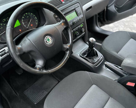 Черный Шкода Октавия, объемом двигателя 1.8 л и пробегом 233 тыс. км за 5600 $, фото 12 на Automoto.ua