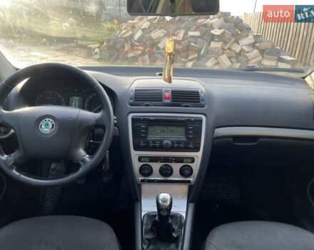 Чорний Шкода Октавія, об'ємом двигуна 2 л та пробігом 306 тис. км за 5799 $, фото 11 на Automoto.ua