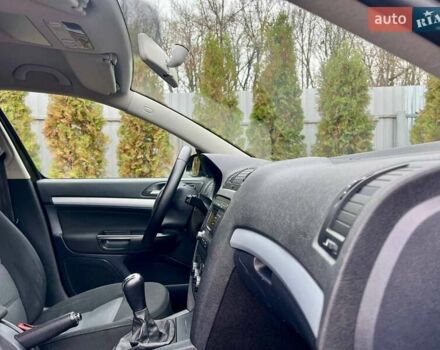 Черный Шкода Октавия, объемом двигателя 1.6 л и пробегом 198 тыс. км за 6700 $, фото 116 на Automoto.ua