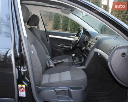 Черный Шкода Октавия, объемом двигателя 1.6 л и пробегом 215 тыс. км за 6390 $, фото 98 на Automoto.ua