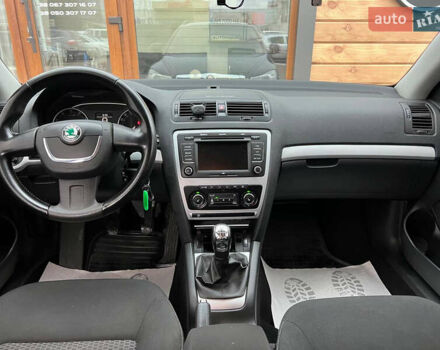 Черный Шкода Октавия, объемом двигателя 1.8 л и пробегом 208 тыс. км за 6800 $, фото 12 на Automoto.ua