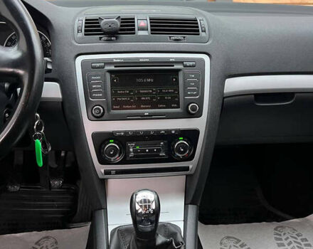 Черный Шкода Октавия, объемом двигателя 1.8 л и пробегом 208 тыс. км за 6800 $, фото 15 на Automoto.ua