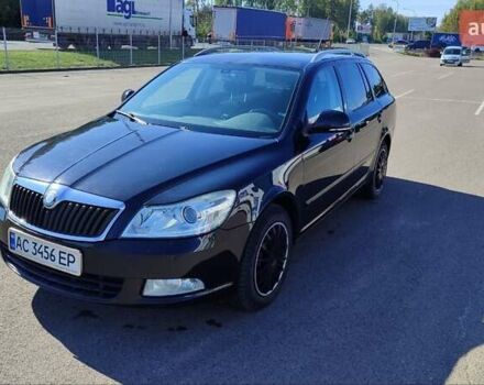 Черный Шкода Октавия, объемом двигателя 1.6 л и пробегом 305 тыс. км за 8000 $, фото 1 на Automoto.ua