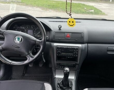 Черный Шкода Октавия, объемом двигателя 1.6 л и пробегом 201 тыс. км за 5650 $, фото 2 на Automoto.ua