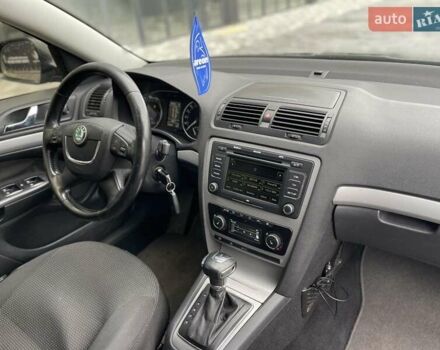 Черный Шкода Октавия, объемом двигателя 1.8 л и пробегом 230 тыс. км за 6300 $, фото 22 на Automoto.ua