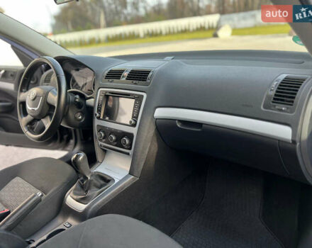 Черный Шкода Октавия, объемом двигателя 1.4 л и пробегом 148 тыс. км за 6400 $, фото 23 на Automoto.ua