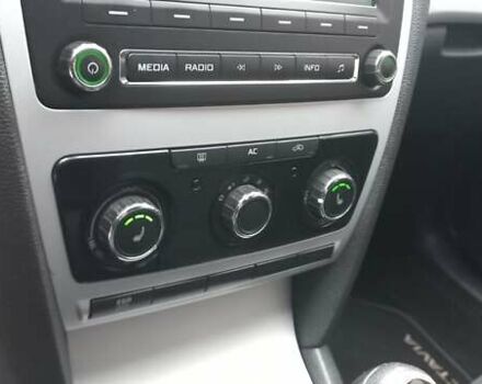 Чорний Шкода Октавія, об'ємом двигуна 1.6 л та пробігом 227 тис. км за 7499 $, фото 10 на Automoto.ua