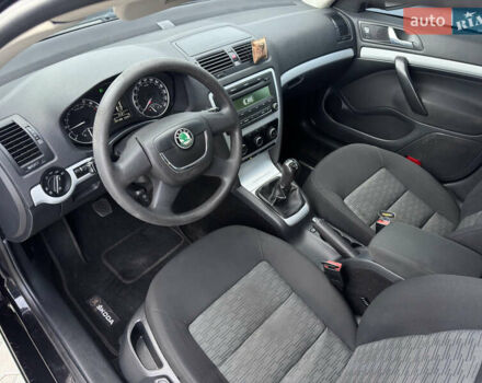 Черный Шкода Октавия, объемом двигателя 1.6 л и пробегом 261 тыс. км за 7400 $, фото 12 на Automoto.ua