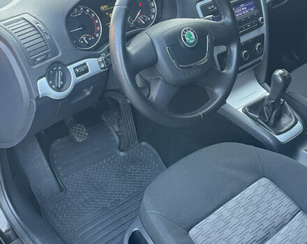 Черный Шкода Октавия, объемом двигателя 1.6 л и пробегом 288 тыс. км за 6650 $, фото 12 на Automoto.ua