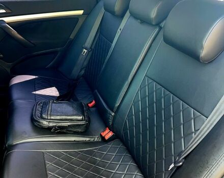 Черный Шкода Октавия, объемом двигателя 1.6 л и пробегом 320 тыс. км за 8300 $, фото 5 на Automoto.ua