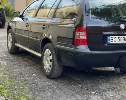 Черный Шкода Октавия, объемом двигателя 1.6 л и пробегом 217 тыс. км за 5700 $, фото 1 на Automoto.ua