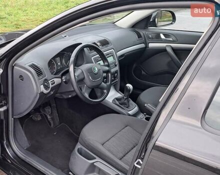 Черный Шкода Октавия, объемом двигателя 1.8 л и пробегом 213 тыс. км за 7500 $, фото 10 на Automoto.ua