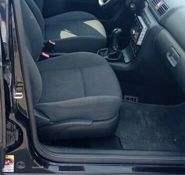 Черный Шкода Октавия, объемом двигателя 1.6 л и пробегом 273 тыс. км за 5600 $, фото 3 на Automoto.ua