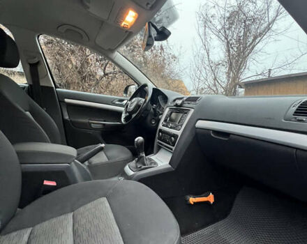 Черный Шкода Октавия, объемом двигателя 1.8 л и пробегом 320 тыс. км за 7500 $, фото 8 на Automoto.ua