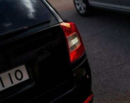 Черный Шкода Октавия, объемом двигателя 1.8 л и пробегом 234 тыс. км за 8000 $, фото 2 на Automoto.ua