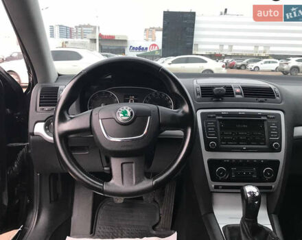Черный Шкода Октавия, объемом двигателя 1.8 л и пробегом 208 тыс. км за 6800 $, фото 13 на Automoto.ua