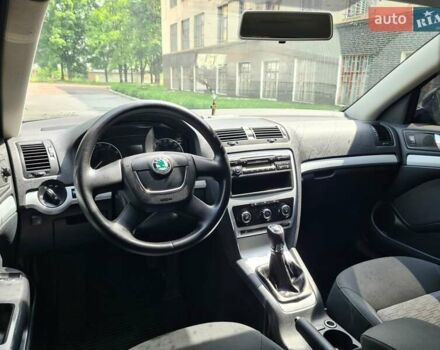 Черный Шкода Октавия, объемом двигателя 1.6 л и пробегом 287 тыс. км за 7400 $, фото 10 на Automoto.ua