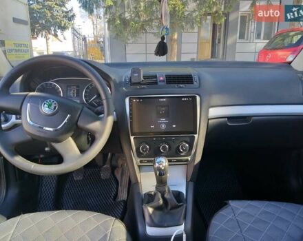 Черный Шкода Октавия, объемом двигателя 1.6 л и пробегом 317 тыс. км за 7500 $, фото 5 на Automoto.ua