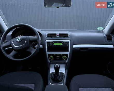 Черный Шкода Октавия, объемом двигателя 1.6 л и пробегом 202 тыс. км за 7490 $, фото 45 на Automoto.ua