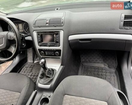 Черный Шкода Октавия, объемом двигателя 1.6 л и пробегом 305 тыс. км за 7600 $, фото 17 на Automoto.ua