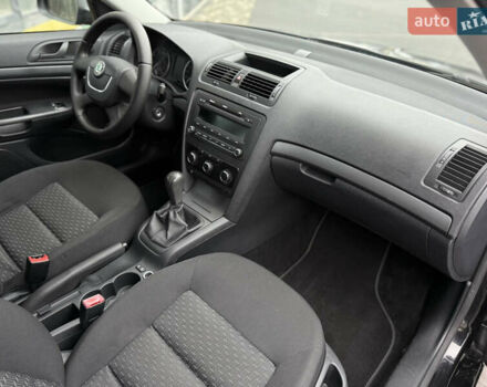 Черный Шкода Октавия, объемом двигателя 1.6 л и пробегом 157 тыс. км за 9000 $, фото 30 на Automoto.ua