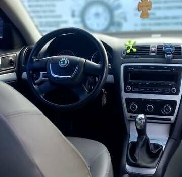 Шкода Октавия 2010 в Шепетовке на Automoto.ua Черный Шкода Октавия, объемом двигателя 1.6 л и пробегом 231 тыс. км за 7000 $, фото 1 на Automoto.ua