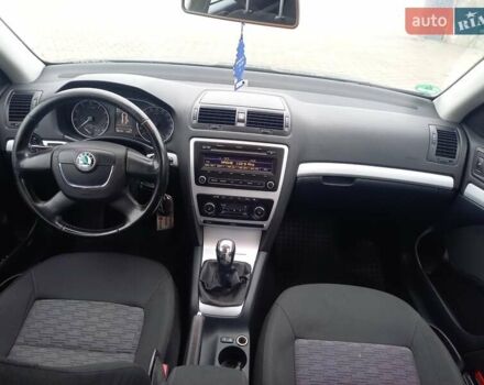 Черный Шкода Октавия, объемом двигателя 1.2 л и пробегом 186 тыс. км за 5950 $, фото 14 на Automoto.ua