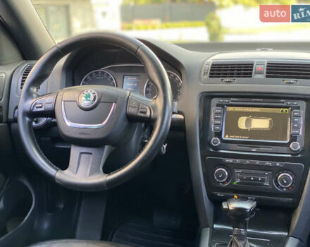 Черный Шкода Октавия, объемом двигателя 2 л и пробегом 320 тыс. км за 10000 $, фото 5 на Automoto.ua