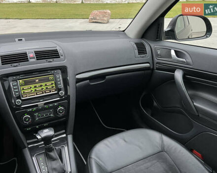 Черный Шкода Октавия, объемом двигателя 2 л и пробегом 229 тыс. км за 11650 $, фото 160 на Automoto.ua