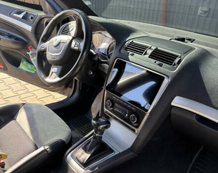 Шкода Октавия 2010 в Мукачеве на Automoto.ua Черный Шкода Октавия, объемом двигателя 1.98 л и пробегом 220 тыс. км за 9000 $, фото 5 на Automoto.ua
