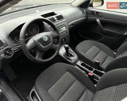 Черный Шкода Октавия, объемом двигателя 1.6 л и пробегом 157 тыс. км за 9000 $, фото 16 на Automoto.ua